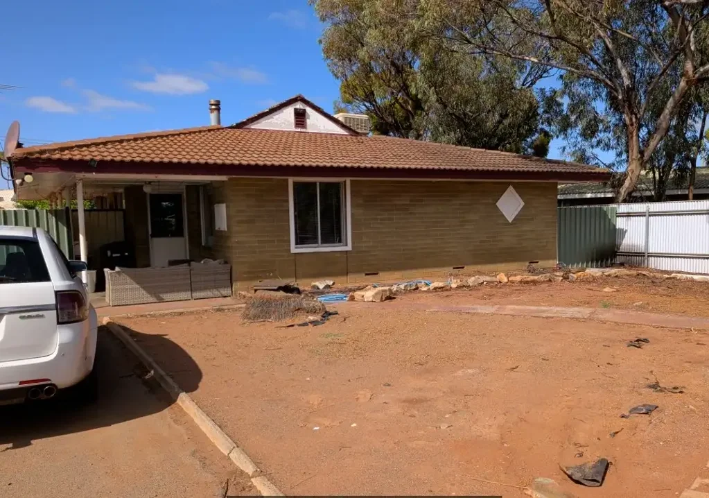 Kambalda West 3Zimmer Comfortable Brick & Tile Home with Secure Yard