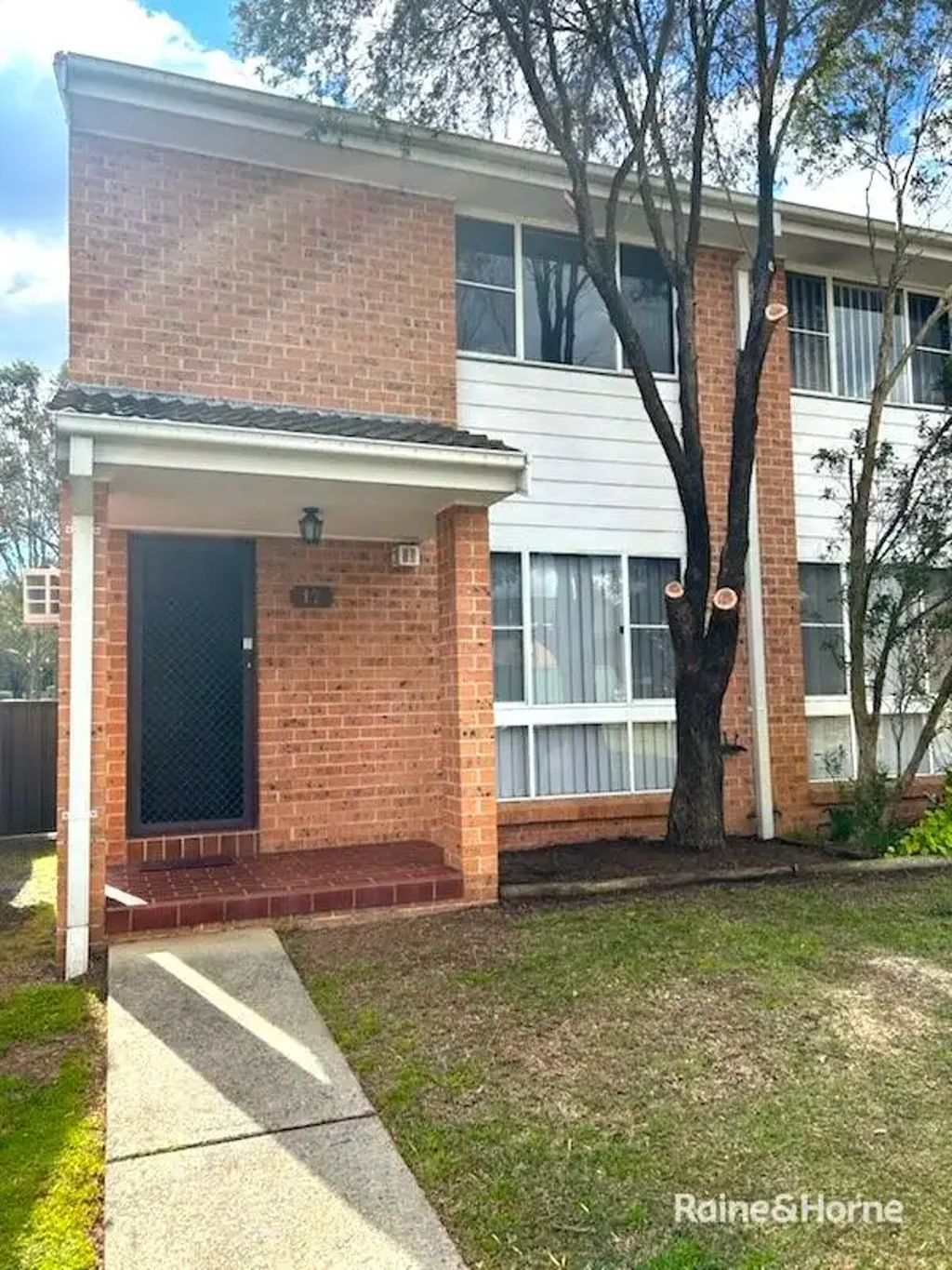 NEWLY RENOVATED TWO BEDROOM TOWHOUSE IN INGLEBURN!