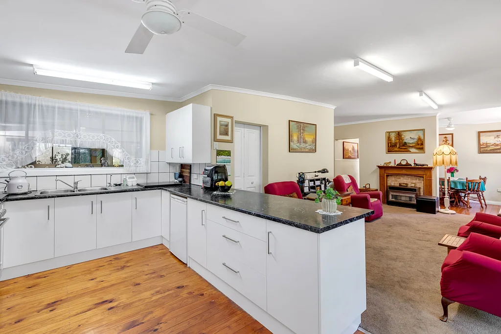 Elizabeth Park 3ਬੈੱਡਰੂਮ RENOVATED FAMILY HOME ON 790M2 APPROX ALLOTMENT