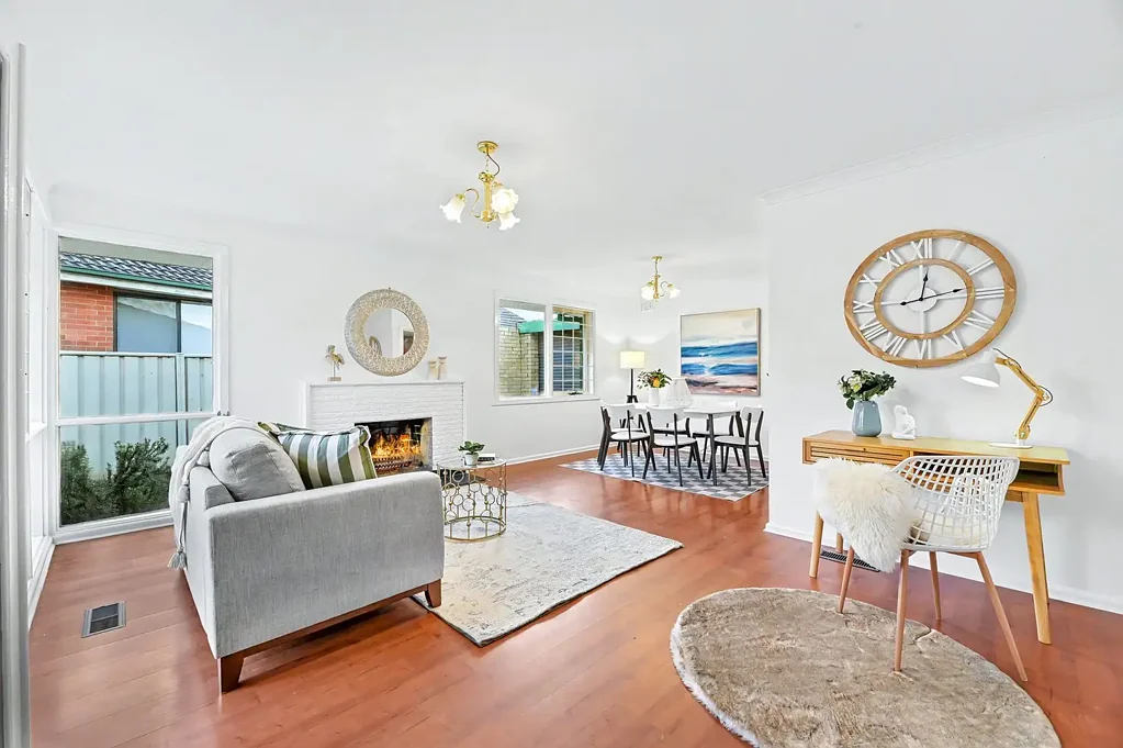 Keysborough 3Phòng ngủ The Brief: Move in ready family home offering three bedrooms and a generous buzz block in a convenient location.