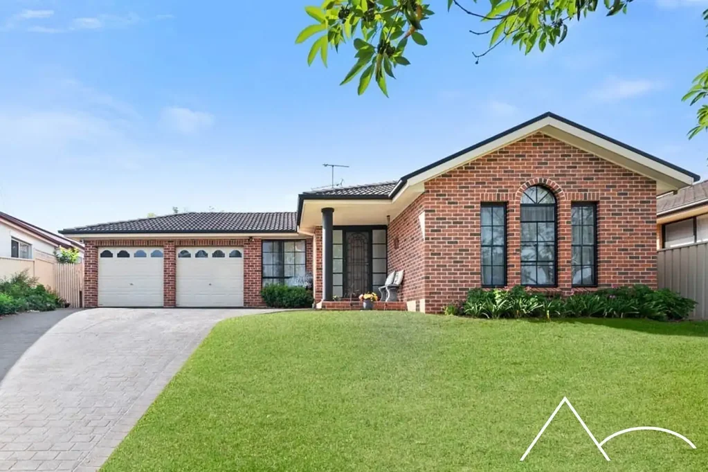 Large Family Home with Spa!