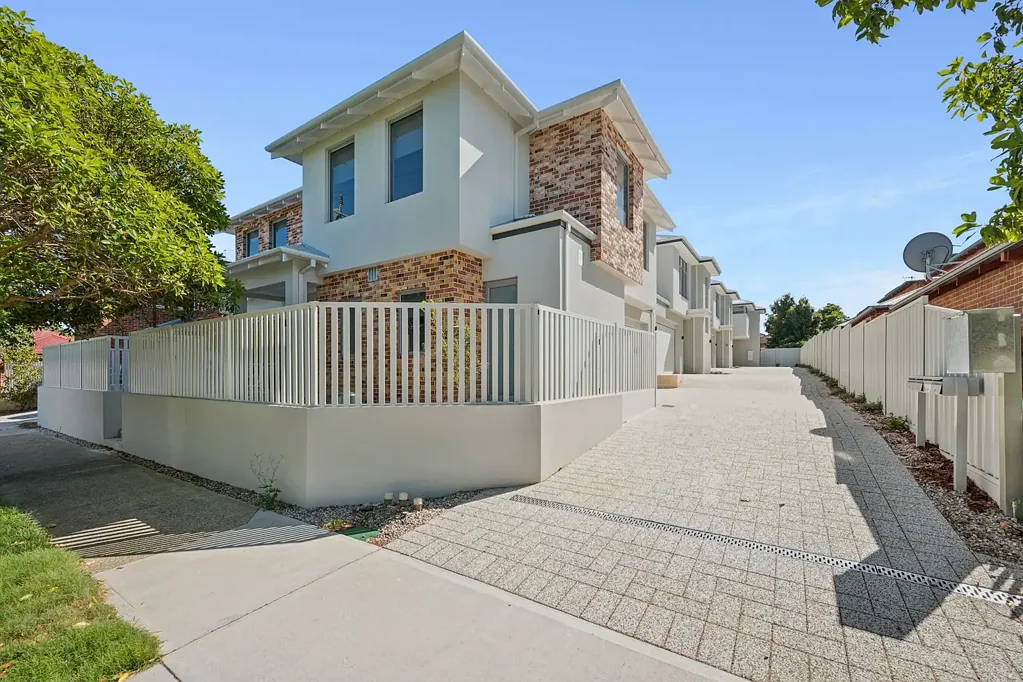 Victoria Park 3房  UNDER CONTRACT - WHEN ONLY THE BEST WILL DO