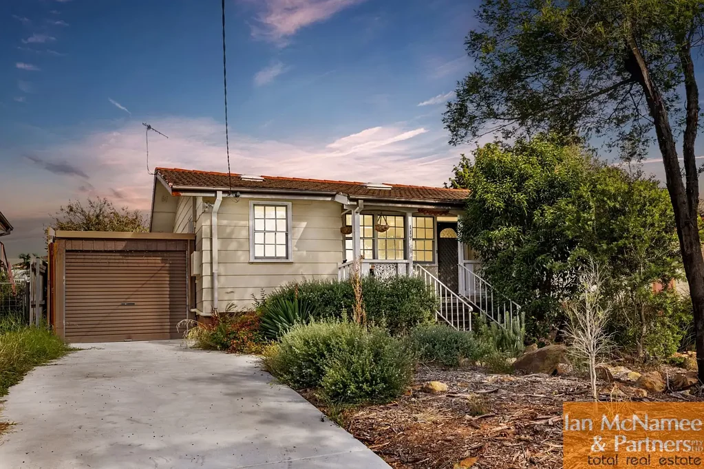Queanbeyan 3બેડરૂમ Solid Home with Great Potential!