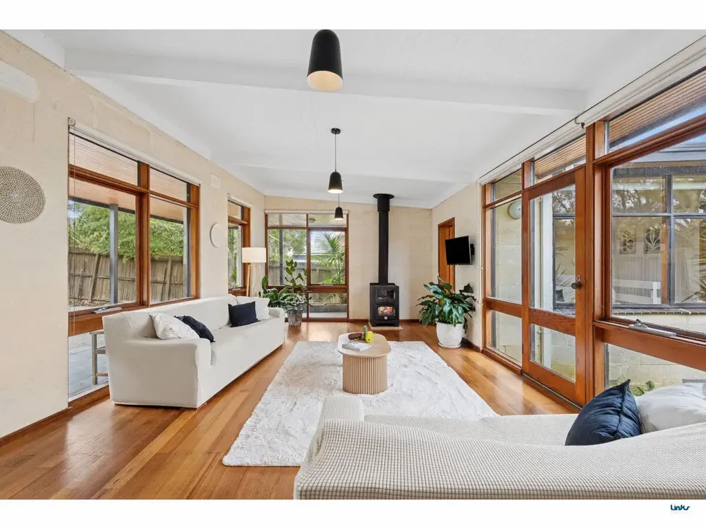 Jan Juc 4ਬੈੱਡਰੂਮ Architectural 70's Limestone Gem - Golden Grid Location with Ocean View