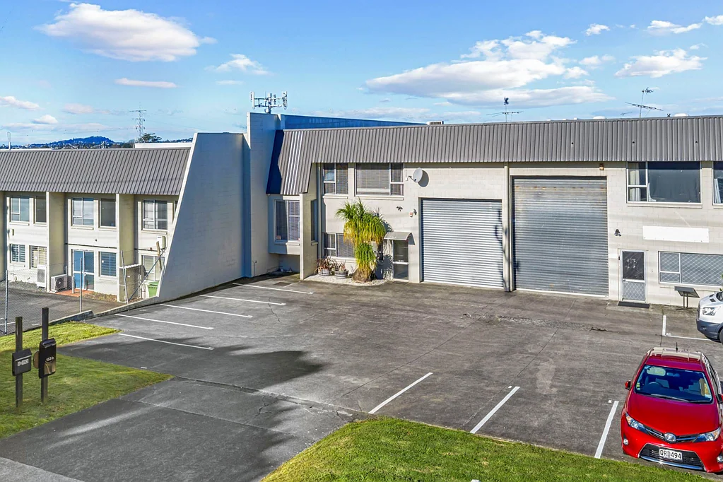 Glendene UNIQUE WAREHOUSE WITH RESIDENTIAL COMPONENT