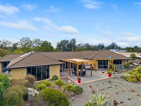 Rarangi 4房  Rarangi Retreat With Income Potential
