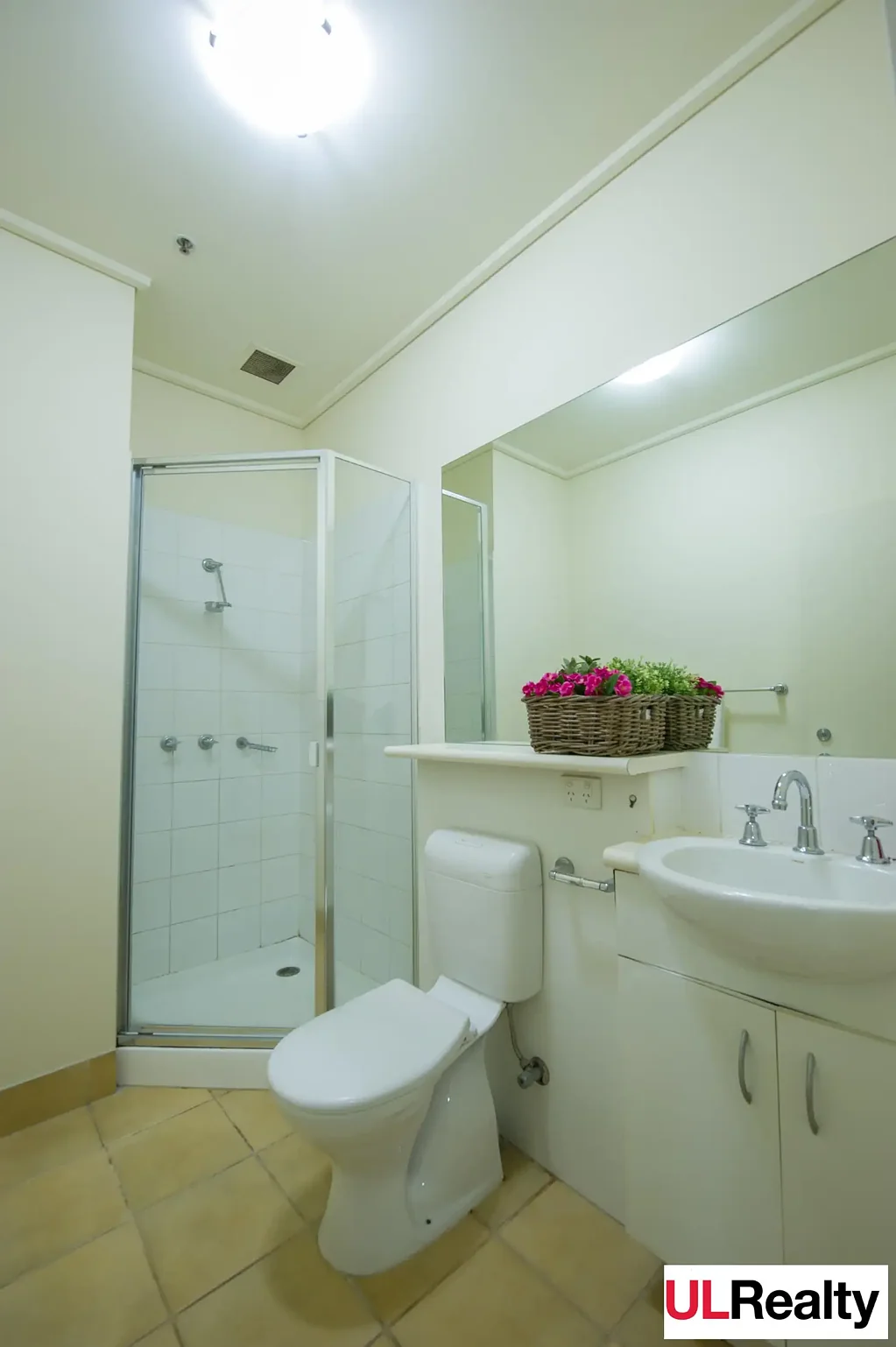 Carlton 2कमरा ANYONE CAN LIVE HERE! $285-310,000