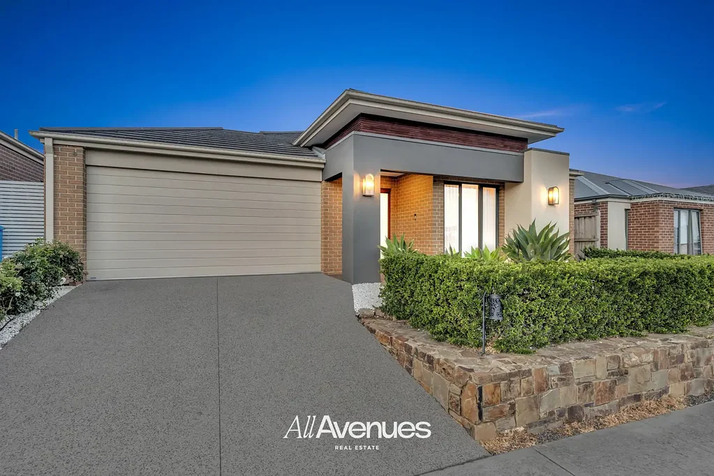 18 Sikes Road, Clyde North, VIC 3978