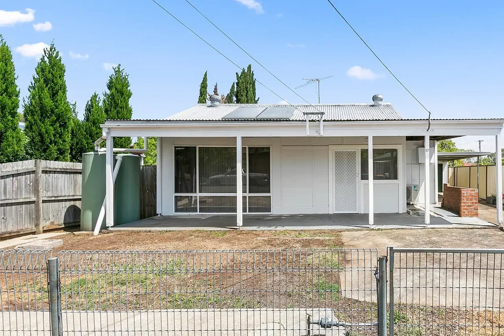 Cozy Two-Bedroom Home in Prime St Marys Location!