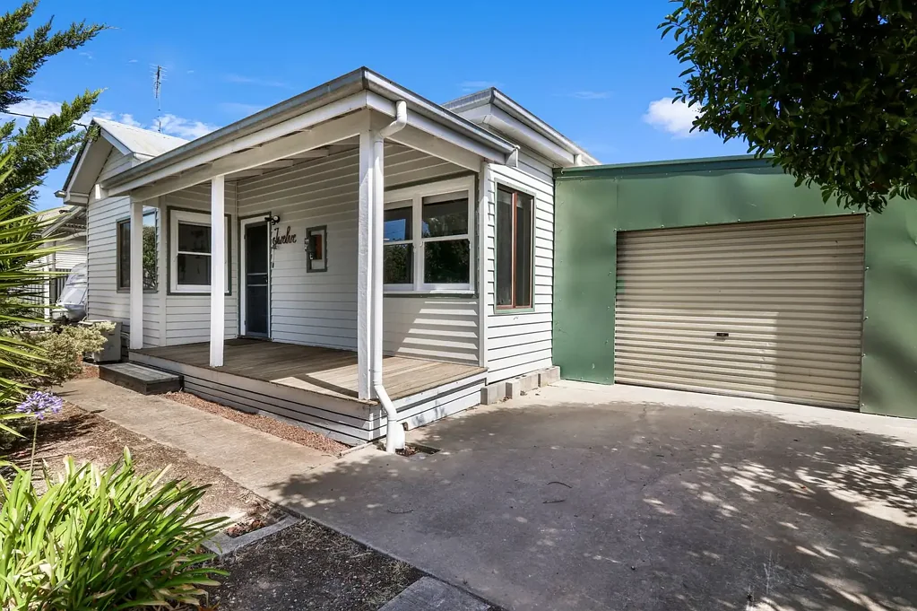 12 Tena Avenue, Horsham, VIC 3400