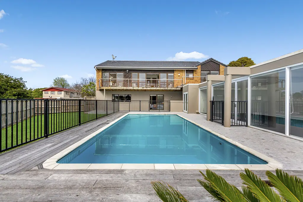 16 Rapallo Place, Farm Cove, Manukau City, Auckland