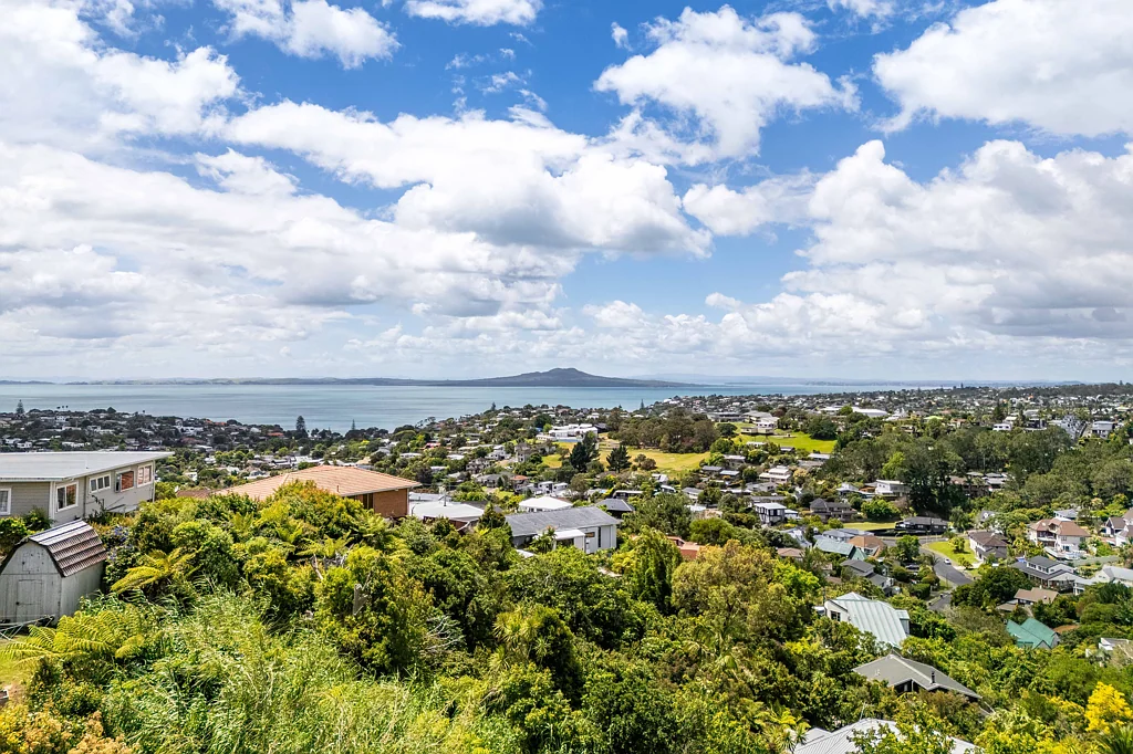 92 Knights Road, Rothesay Bay, North Shore City, Auckland