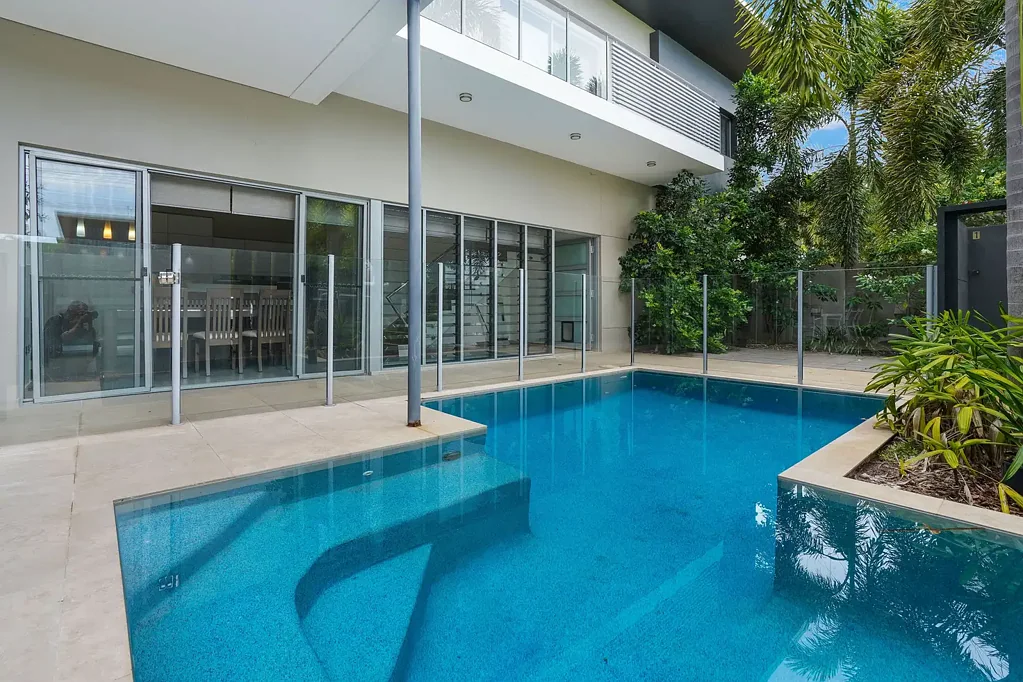 PARTIALLY FURNISHED, IMPRESSIVE DESIGN & IN A FABULOUS LOCATION!