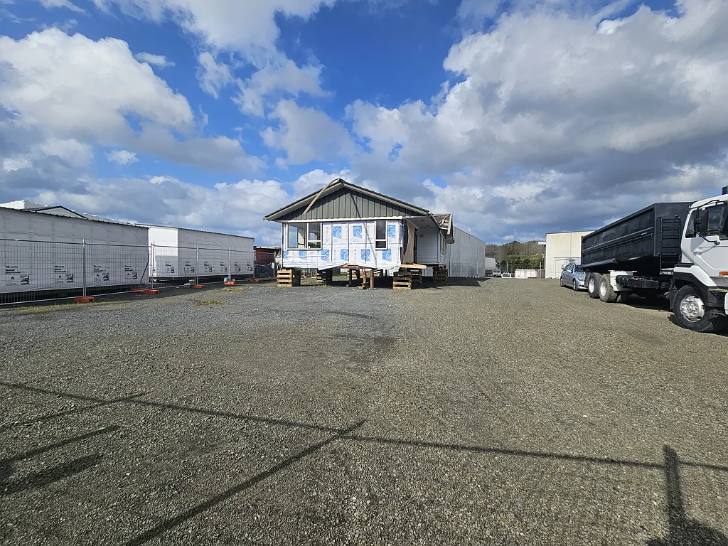 Silverdale Three Yards Available - 617m2 - 725.5m2