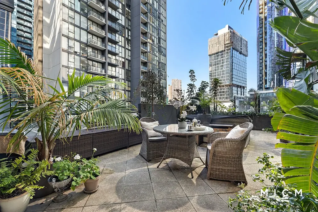 Southbank 1Zimmer Petite Belle Ombre: A Dreamlike Sanctuary with an Enchanting Terrace