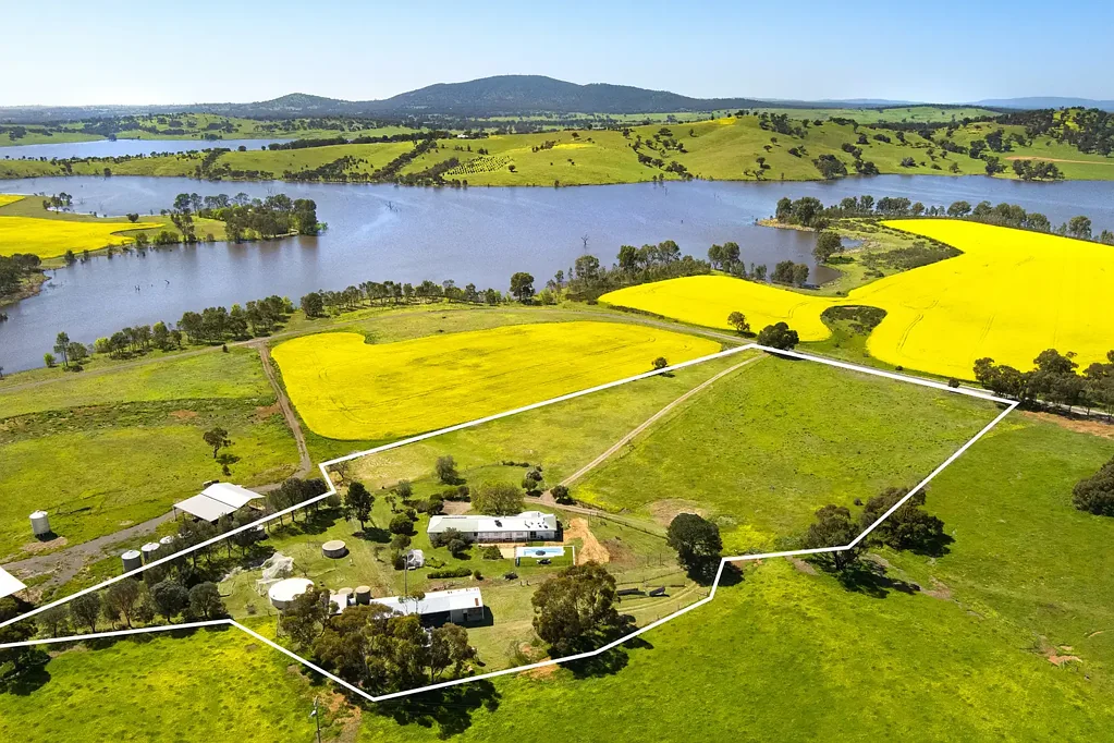 Joyces Creek 4બેડરૂમ Country Living with Stunning Views, 8 Acres of Serenity Above Lake Cairn Curran