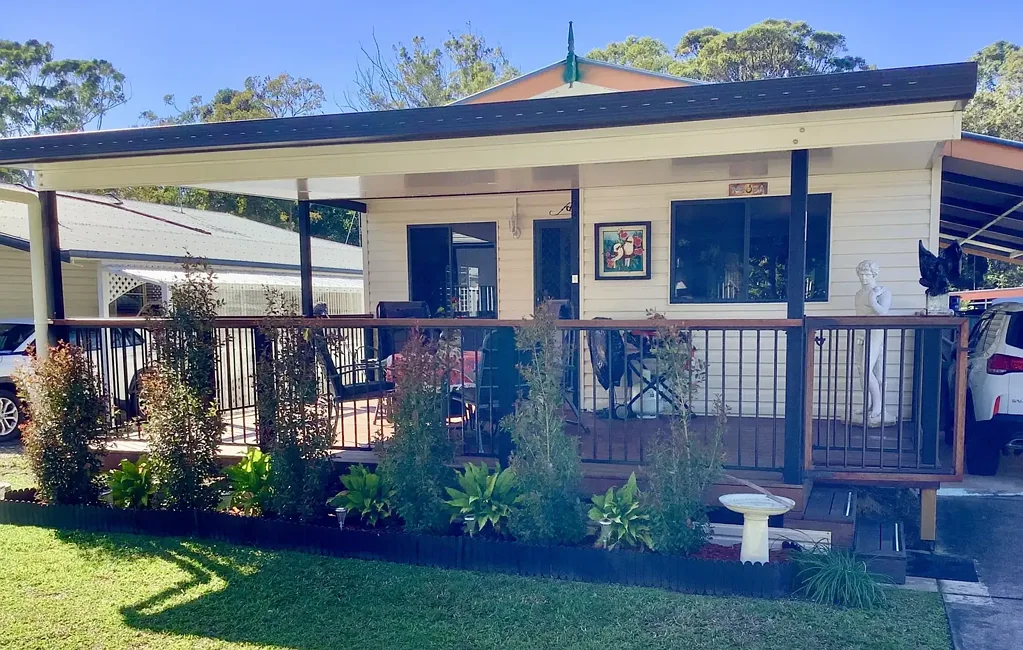 Tewantin 2房  Fully Renovated Fully Furnished Home in gated Noosa Over 50s Village
