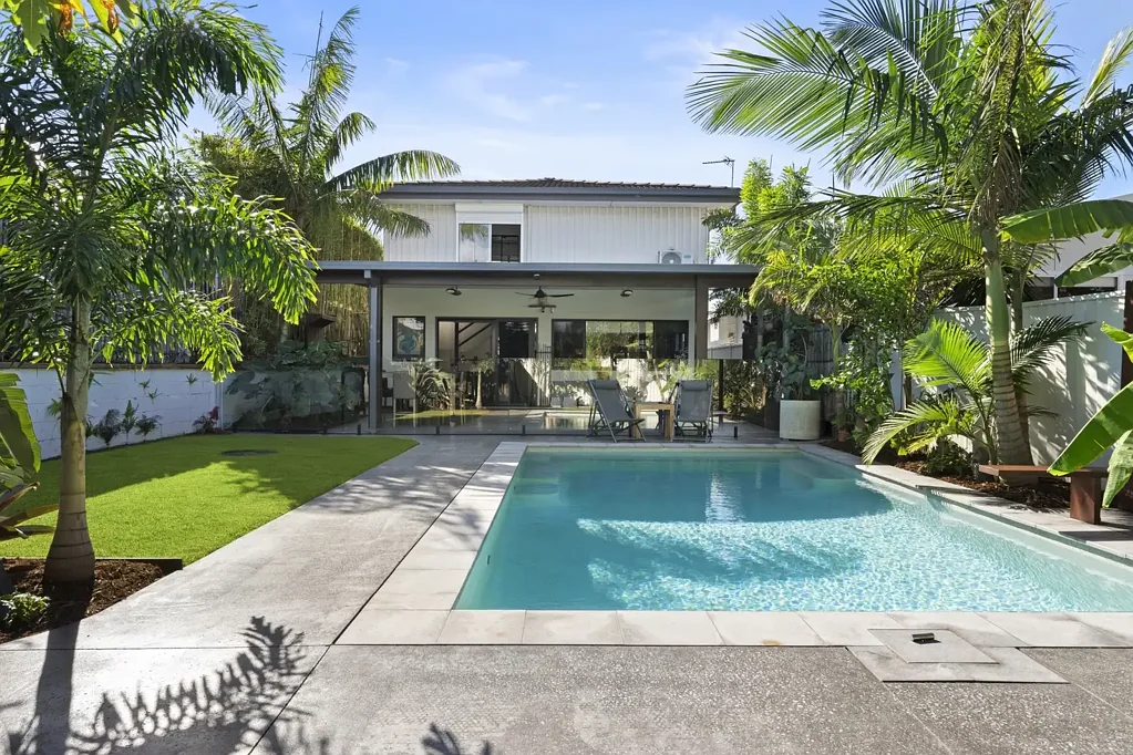 Mermaid Beach 4房  Walk to the beach - Dual street frontage