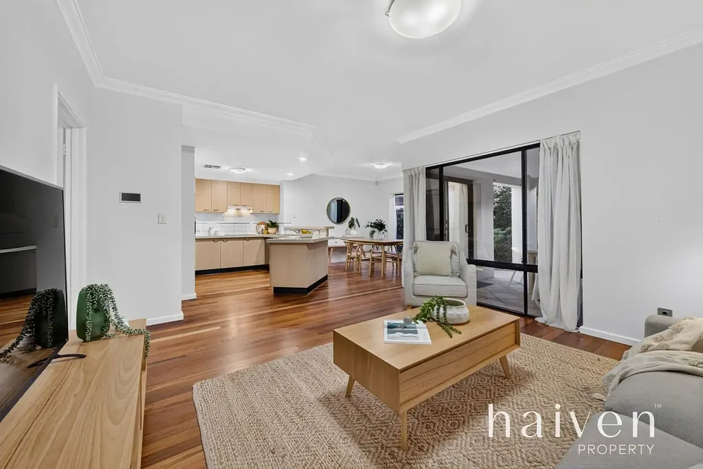 Karrinyup 4Phòng ngủ Street front home with green title freedom.