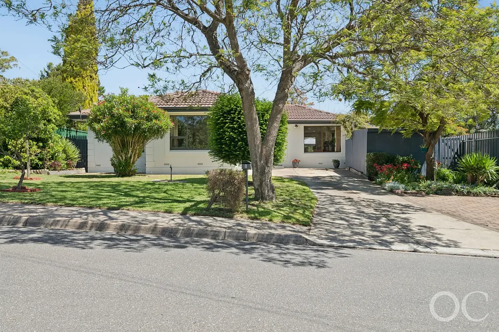8 Desmond Road, Hackham, SA 5163