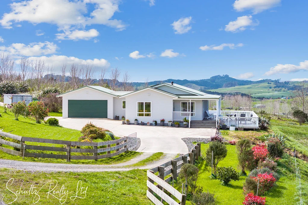 Paparoa 3Moenga Modern Lifestyle Retreat with Views