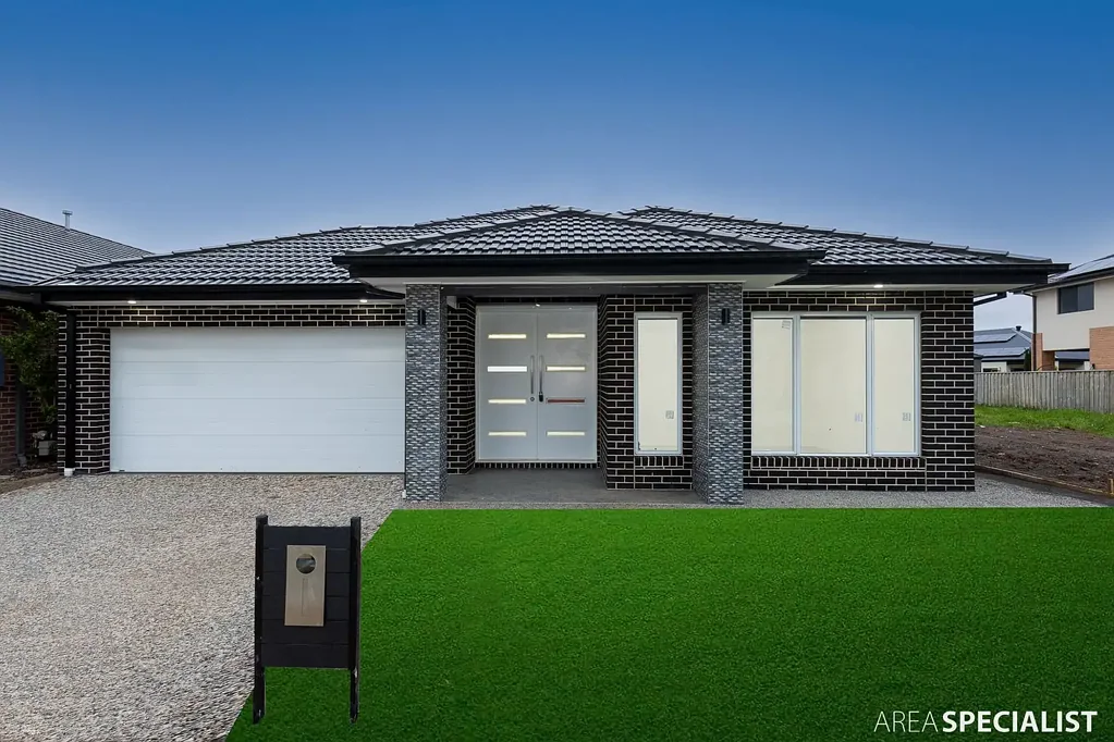 Werribee 4部屋 Listed AS- Highly Upgraded Almost New Home with 3 living areas in popular Harpley Estate !