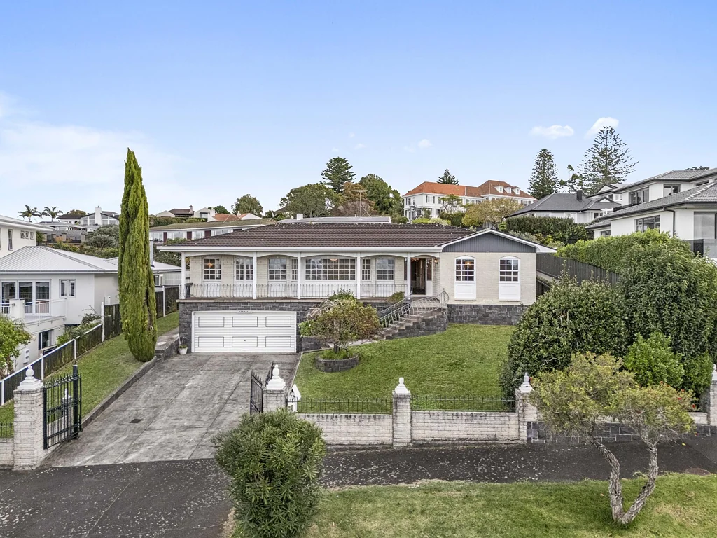 Glendowie 3房 遗产房！水景视野+大地潜力，优质校网+巨大增值空间！ Estate Sale: Prime Glendowie Site|Best Potential
