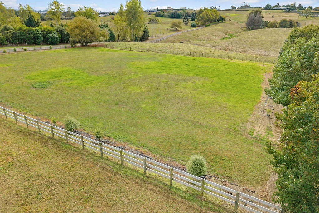 Karaka  PREMIUM ONE ACRE - NO COVENANTS