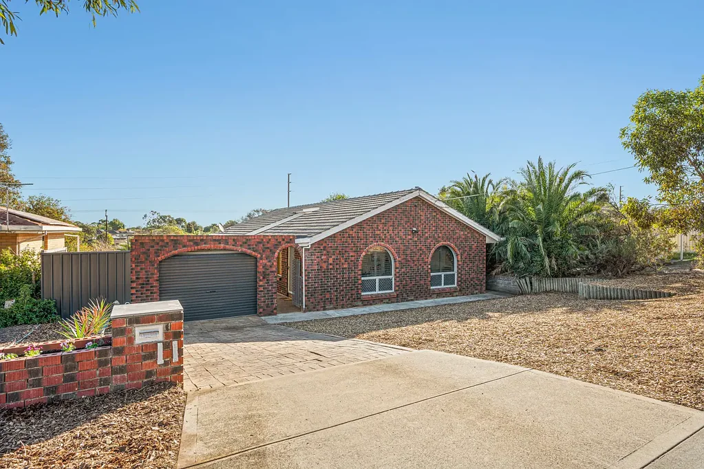 11 Capeview Crescent, Hackham, SA 5163