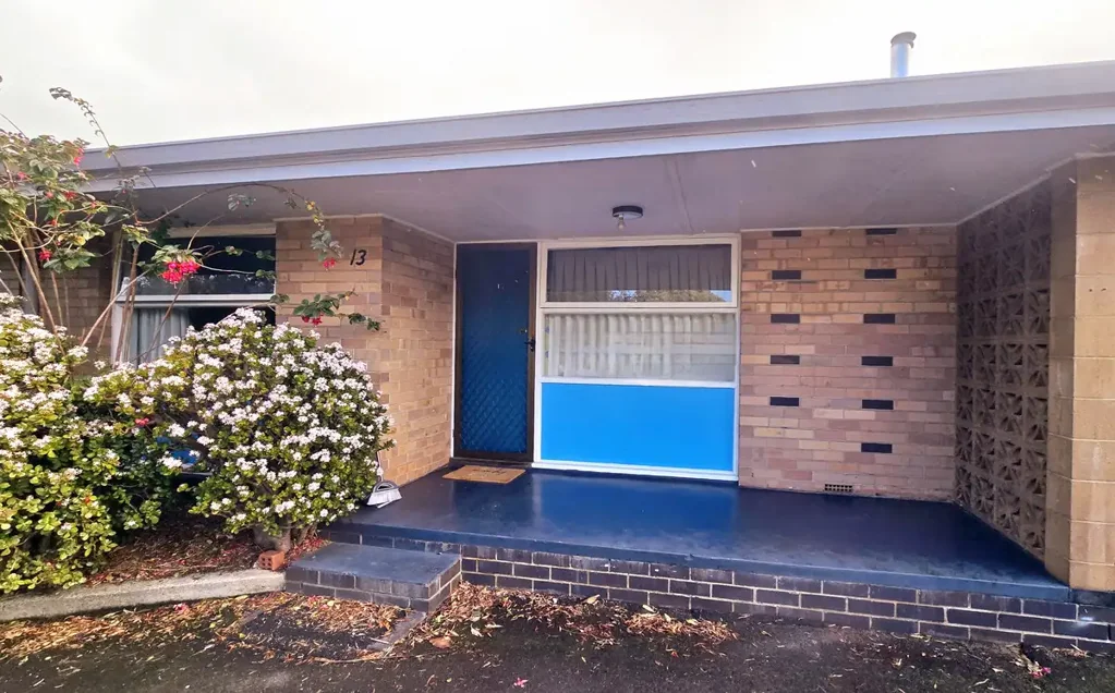 NEAT AND TIDY UNIT CLOSE TO TOWN!