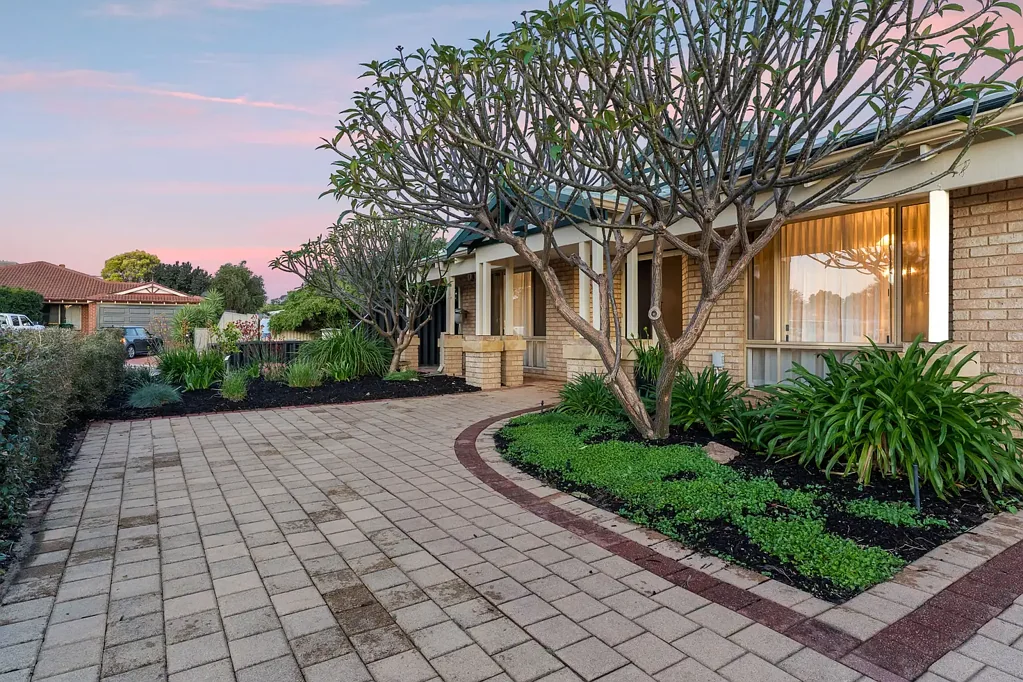 10 Turquoise Court, Forrestfield, WA 6058