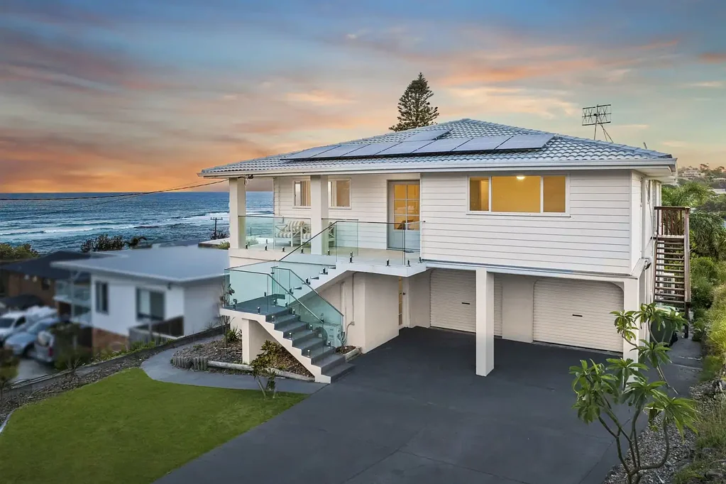 Forresters Beach 7部屋 Luxury Coastal Retreat with Sweeping Ocean Views