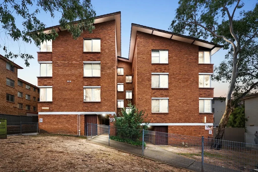 Kingswood 2 Bedroom Fantastic Opportunity in a Sought-After Location!