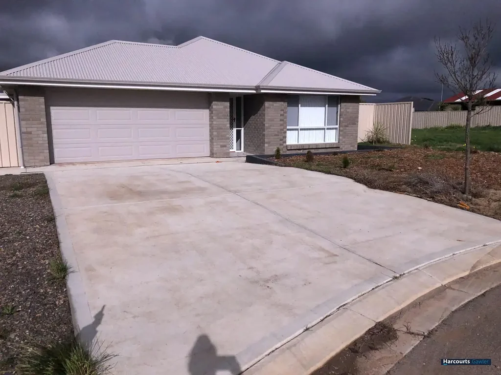 Large 4 Bedroom Family Home in Freeling
