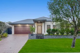 4 Nicklaus Parade, North Lakes