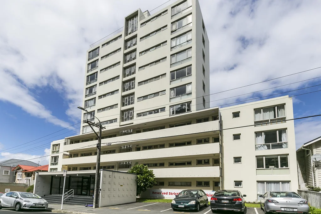 Thorndon 2 Bedroom Tenants left - Vendor wants SOLD!