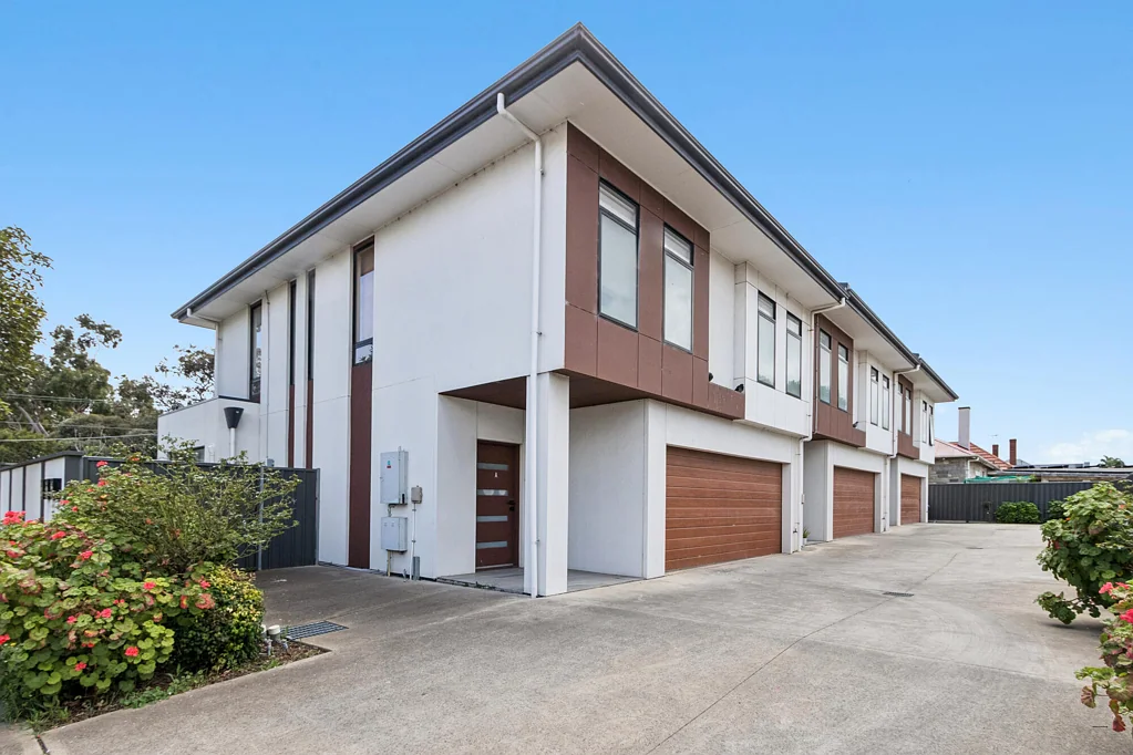 Vale Park 4ਬੈੱਡਰੂਮ Contemporary Family Living with Parkland Views