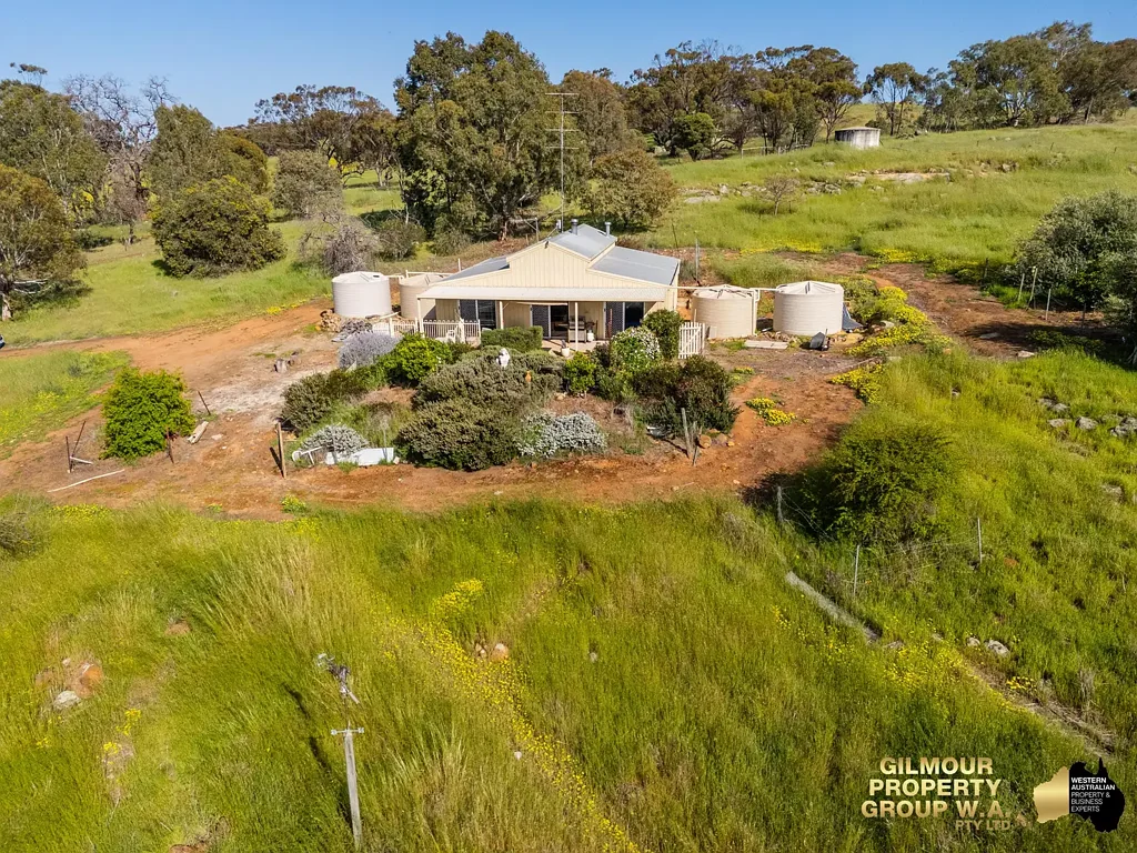 Mokine 3બેડરૂમ American Barn Style Home on 50 Acres