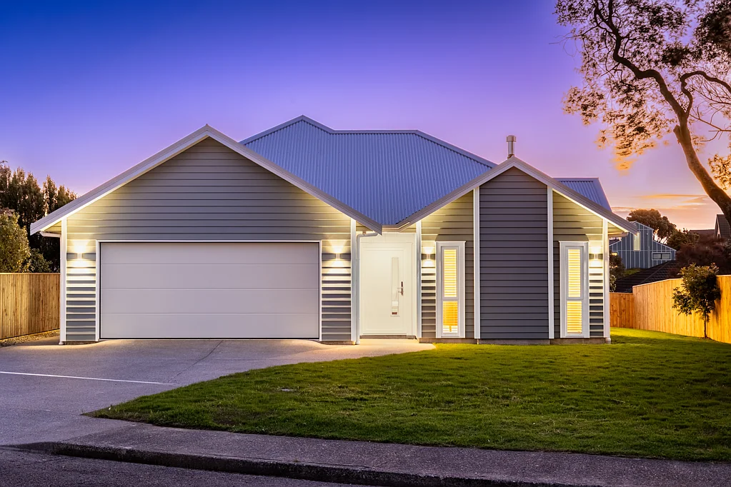 Waikanae Beach 3 Bedroom New Build with Sunset Views