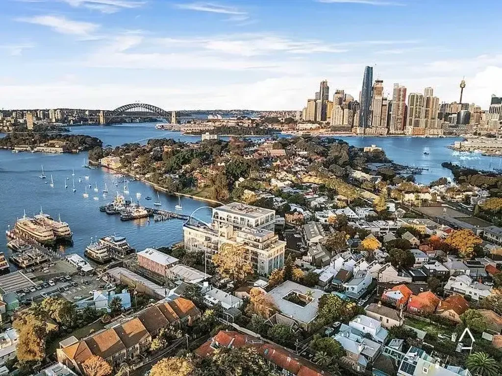Elegant Family Home in a Prestigious Peninsula Setting