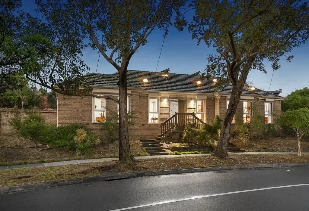 Spectacular Family Home in Top Location!