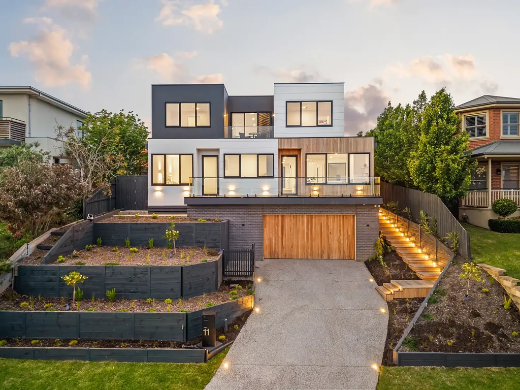 11 Shire Court, Highton, VIC 3216