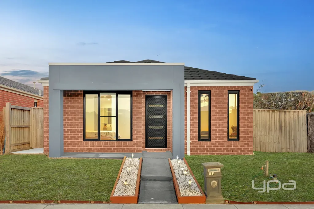 194 Saltwater Promenade, Point Cook, VIC 3030