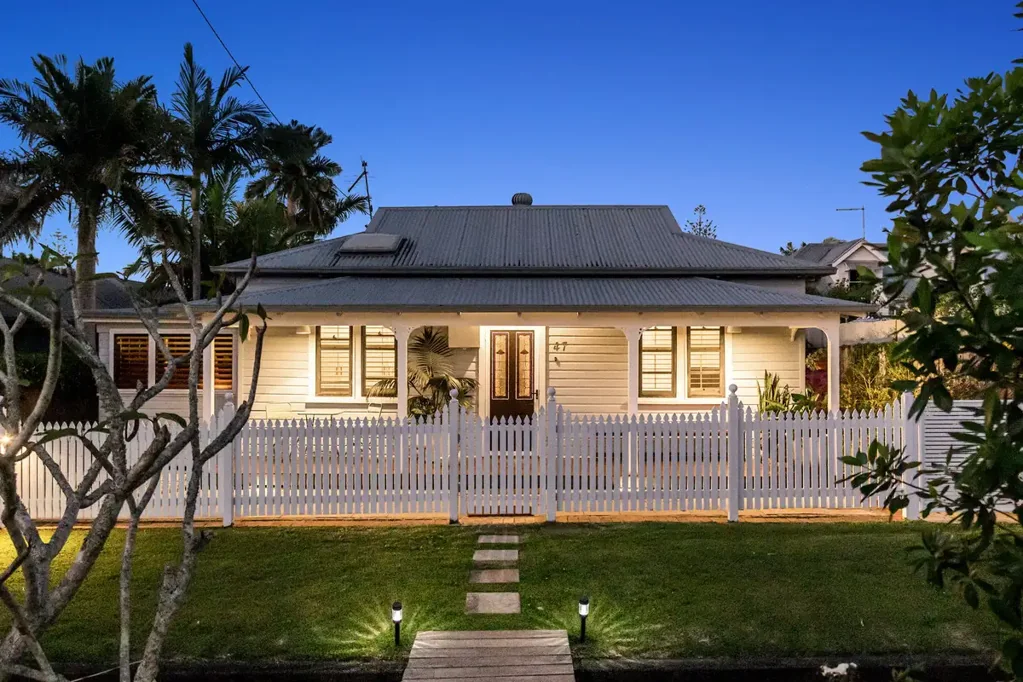 Byron Bay 5房  Perfectly Positioned with Heritage Charm and Contemporary Luxury