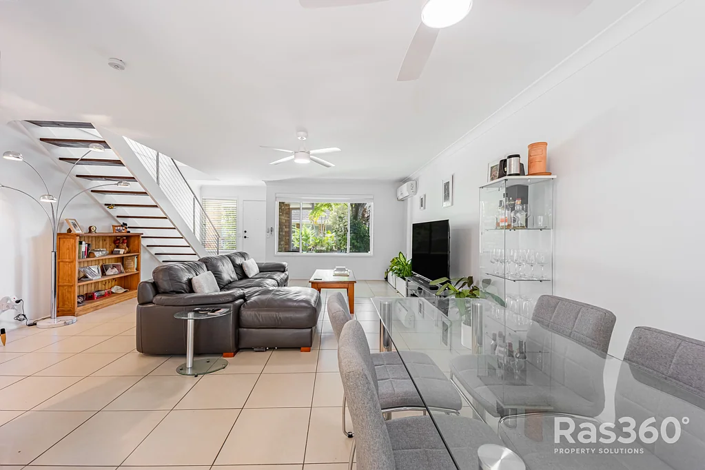 2/33 Edmund Rice Drive, Southport, QLD 4215