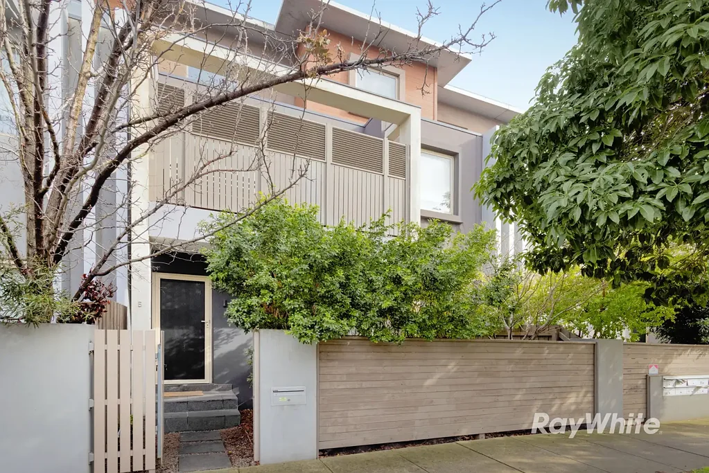 Carnegie 1ਬੈੱਡਰੂਮ Stylish Ground-Floor Retreat with Study in the Heart of Carnegie