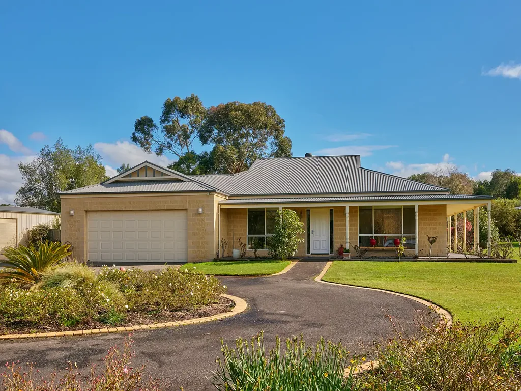 Drouin 4房  Exceptional Family Proportions & Entertainer Appeal