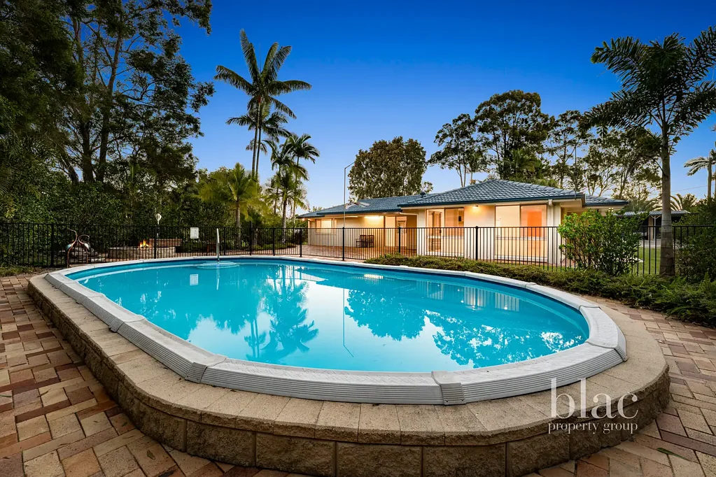 Upper Caboolture 4Kwarto Spacious Acreage Living with Pool and Four-Bay Shed