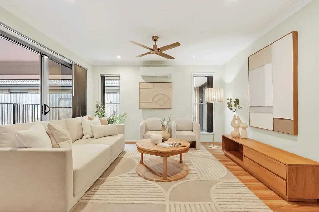 North Lakes 4 Bedroom All Class on Capricorn!