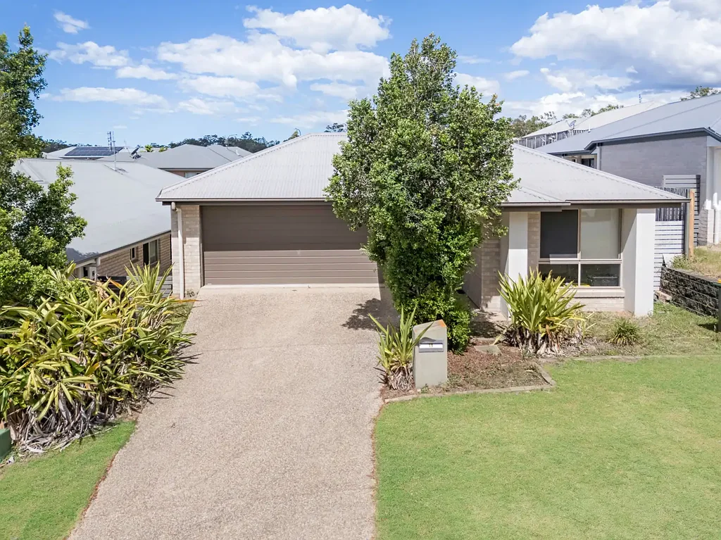 APPLICATION APPROVED:: MODERN LOWSET FAMILY HOME WITH SPACIOUS LIVING AREA AND ENTERTAINMENT AREA